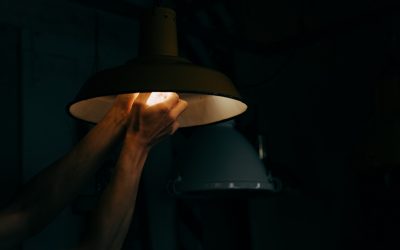 9 lý do bóng đèn nhà bạn nhanh cháy